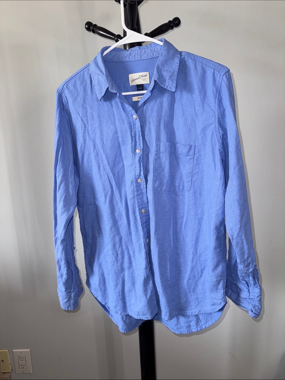 Universal Thread Women's Light Blue Button-Down Shirt 4.1M